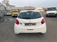 Gebraucht Peugeot 208 68 PS (50 kW) 2015 Weiß Kleinwagen