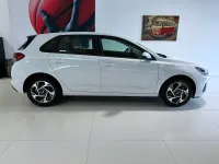 Neu Hyundai i30 GO! 99 PS (72 kW) 2025 Atlas white Limousine