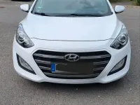 Gebraucht Hyundai i30 Passion 101 PS (74 kW) 2017 Weiß Limousine