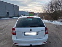 Gebraucht Skoda Octavia 105 PS (77 kW) 2012 Weiß Kombi