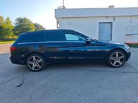 Gebraucht Mercedes C220 204 PS (150 kW) 2018 Blau Kombi