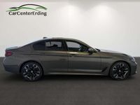 Gebraucht BMW 530 M Sport 286 PS (210 kW) 2022 Alvitgrau metallic Limousine