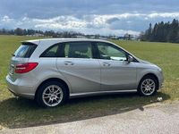 Gebraucht Mercedes B180 122 PS (89 kW) 2013 Silber Van / Kleinbus