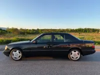 Gebraucht Mercedes E200 118 PS (86 kW) 1990 Schwarz Limousine