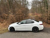 Second-hand Alfa Romeo Giulia 180 CP (132 kW) 2016 Alb Berlinǎ