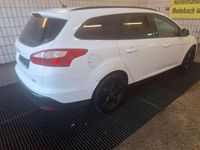 Gebraucht Ford Focus Trend 116 PS (85 kW) 2012 Frostweiß Kombi