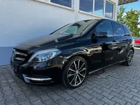 Gebraucht Mercedes B180 122 PS (89 kW) 2012 Kosmosschwarz  metalliclack Kleinwagen