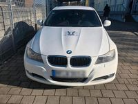 Gebraucht BMW 320 164 PS (120 kW) 2011 Weiß Limousine