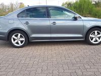 Gebraucht VW Jetta 125 PS (91 kW) 2015 Grau Limousine