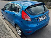 Gebraucht Ford Fiesta 100 PS (73 kW) 2013 Blau Kleinwagen