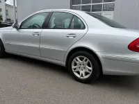 Używany Mercedes E280 231 KM (169 kW) 2005 Srebrny Sedan/Limuzyna