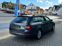 gebraucht Skoda Octavia Combi 2.0 TDI Navi PDC Tempomat SHZ MFL