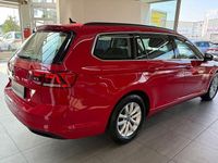 Gebraucht VW Passat Business 122 PS (89 kW) 2023 Rot Limousine