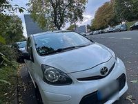 Gebraucht Toyota Aygo 68 PS (50 kW) 2014 Weiß Kleinwagen