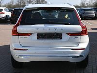 Gebraucht Volvo XC60 Plus 197 PS (144 kW) 2023 Weiß SUV