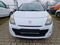 Gebraucht Renault Clio II Night&Day 75 PS (55 kW) 2011 Gletscherweiss Kleinwagen