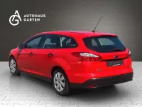 Gebraucht Ford Focus Ambiente 101 PS (74 kW) 2013 Rot Limousine
