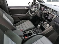 Gebraucht VW Touran Highline 150 PS (110 kW) 2025 Grenadillschwarz metallic Van / Kleinbus