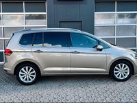 Gebraucht VW Touran Highline 150 PS (110 kW) 2016 Gold Van / Kleinbus