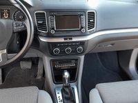 Second-hand VW Sharan 170 CP (125 kW) 2012 Negru Monovolum