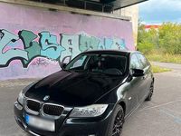 Gebraucht BMW 318 143 PS (105 kW) 2011 Schwarz Limousine