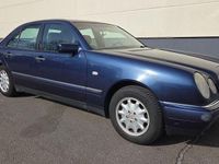 Gebraucht Mercedes E200 Elegance 136 PS (100 kW) 1997 Blau Limousine