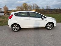 Gebraucht Ford Fiesta 68 PS (50 kW) 2009 Weiß Kleinwagen