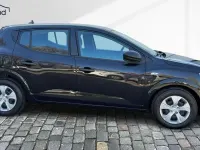 Neu Dacia Sandero Essentiel 91 PS (66 kW) 2025 Schwarz Limousine