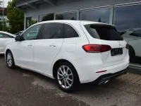 Gebraucht Mercedes B180 Urban 136 PS (100 kW) 2019 Weiß Kleinwagen