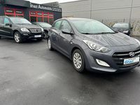 Gebraucht Hyundai i30 110 PS (80 kW) 2016 Grau Kleinwagen