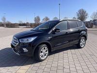 Gebraucht Ford Kuga Titanium 175 PS (128 kW) 2019 Schwarz SUV