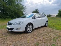 Gebraucht Opel Astra 140 PS (102 kW) 2012 Weiß Limousine