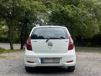 Gebraucht Hyundai i10 69 PS (50 kW) 2011 Weiß Kleinwagen