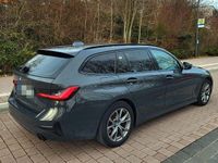 Gebraucht BMW 320 Advantage 190 PS (139 kW) 2020 Grau Kombi