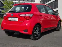 Gebraucht Toyota Yaris Hybrid Team 101 PS (74 kW) 2018 Rot Kleinwagen