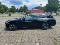Gebraucht Mercedes E300 194 PS (142 kW) 2022 Schwarz Limousine