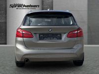 Gebraucht BMW 218 Active Tourer 136 PS (100 kW) 2015 Silber Van / Kleinbus