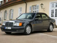 Używany Mercedes E500 326 KM (239 kW) 1991 Czarny Sedan/Limuzyna