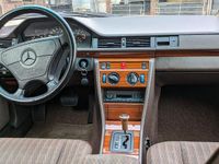 Gebraucht Mercedes E220 AMG 150 PS (110 kW) 1992 Silber Limousine