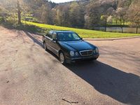Second-hand Mercedes E280 204 CP (150 kW) 1999 Negru Berlinǎ