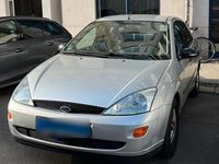 Usata Ford Focus 101 CV (74 kW) 2001 Grigio Berlina