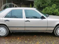 Gebraucht Mercedes E200 118 PS (86 kW) 1989 Braun Limousine
