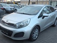 Gebraucht Kia Rio Edition 7 109 PS (80 kW) 2014 Silber Limousine