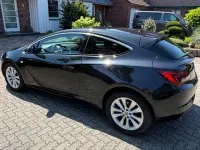 Gebraucht Opel Astra GTC 140 PS (102 kW) 2014 Schwarz Limousine