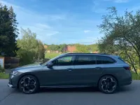 Neu Skoda Superb SportLine 193 PS (141 kW) 2026 Grau Kombi