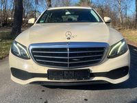 Gebraucht Mercedes E220 194 PS (142 kW) 2017 Beige Limousine