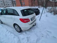 Gebraucht Mercedes B180 Style 122 PS (89 kW) 2014 Weiß Van / Kleinbus