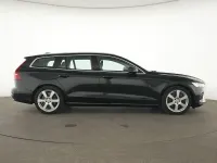 Gebraucht Volvo V60 Inscription 341 PS (250 kW) 2021 Onyx schwarz Kombi
