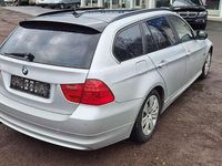 Gebraucht BMW 320 170 PS (125 kW) 2011 Titansilber metallic Kombi