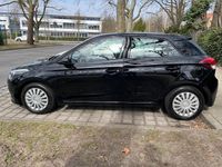 Gebraucht Hyundai i20 75 PS (55 kW) 2016 Schwarz Kleinwagen